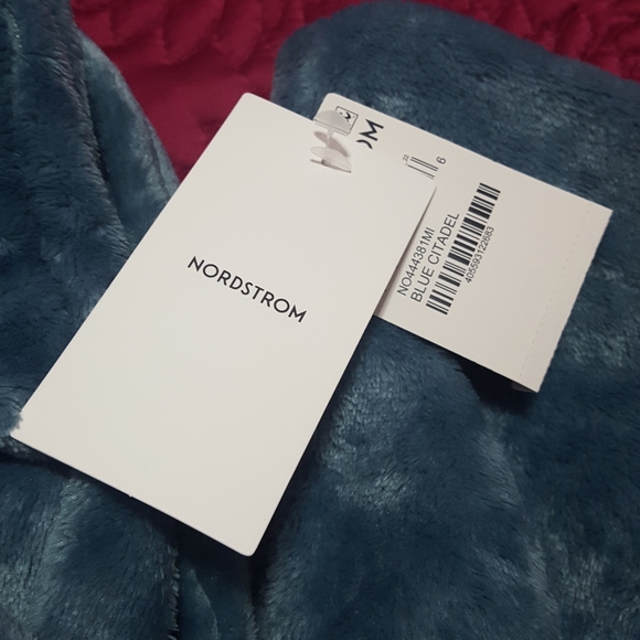 Nordstrom small womens bathrobe - Picture 3 of 6